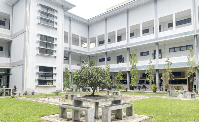 Taman Fakultas Sains dan Teknologi UIN Suska Riau Program Studi Sistem Informasi