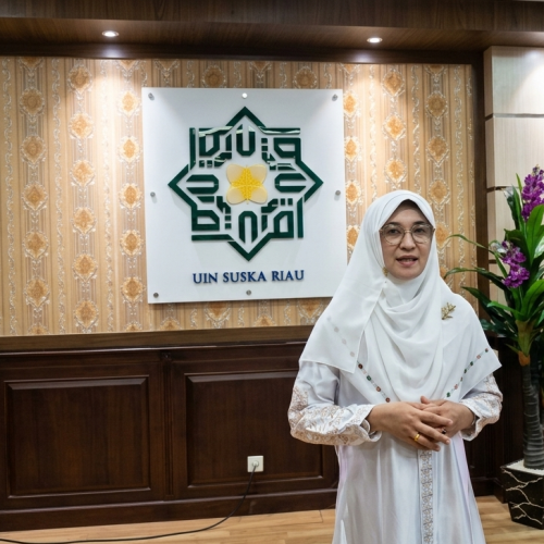 Potret Ibu Rektor UIN Suska Riau, Prof. Dr. Hj. Leny Nofianti